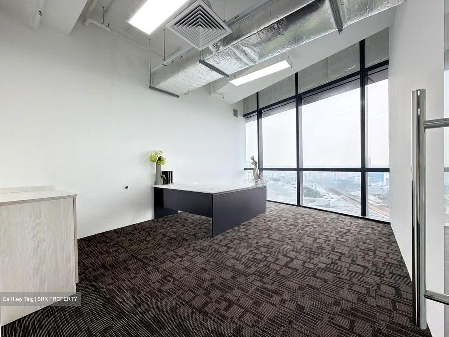 Woods Square (D25), Office #616394001